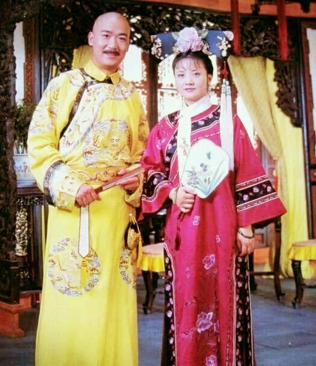 张国立的婚姻史，张国立与罗秀春离婚34年