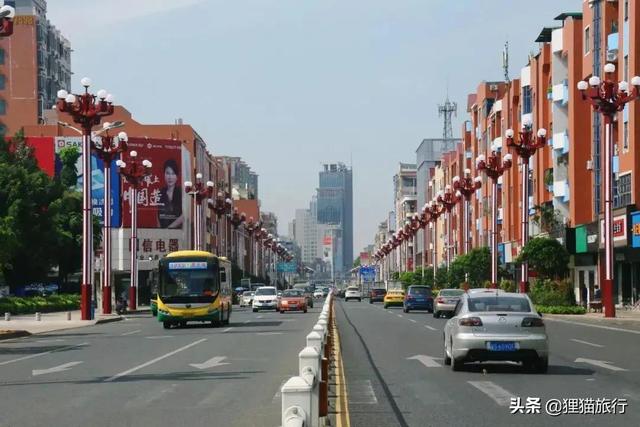 松山湖属于东莞哪个镇，东莞市松山湖（广东省东莞市大朗镇有30万人）