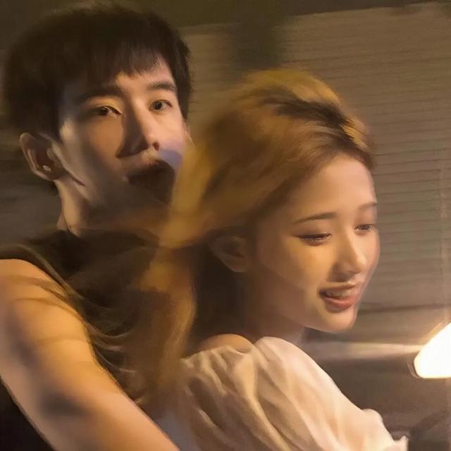 风很温柔 花很浪漫 你很特别 我很喜欢.，微信头像，风很温柔 花很浪漫 你很特别 我很喜欢.（情侣头像//风很温柔）