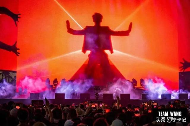 王嘉尔个人简介，王嘉尔个人简介击剑（王嘉尔——极具反差感的大男孩）