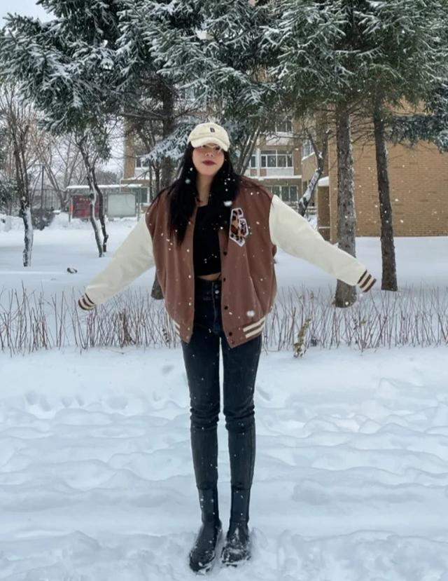 冬款高腰修身小脚裤如何搭配，今年流行的小脚裤