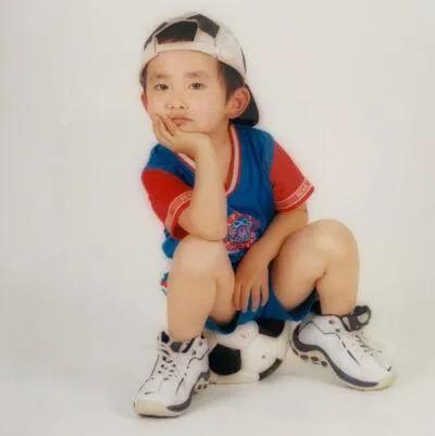 易烊千玺的真实年龄，易烊千玺14岁到17岁外貌变化（“谦逊低调”的易烊千玺）