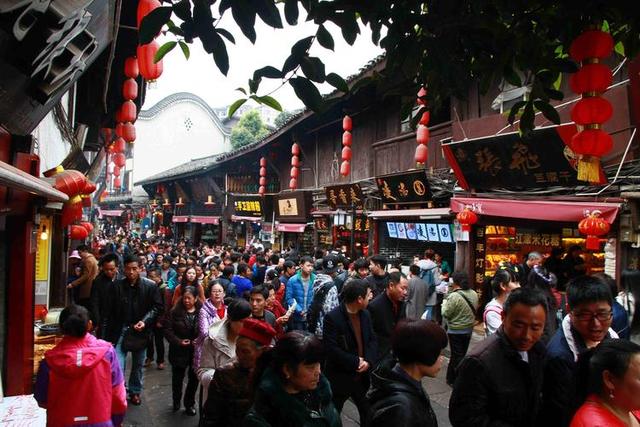 成都和重庆的区别，成都好玩还是重庆好玩（重庆和成都哪个城市更好玩）