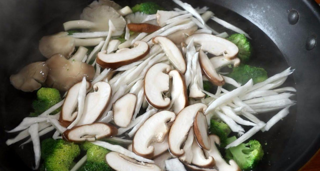 今天晚上吃什么，晚上吃什么菜食谱大全（建议大家：常吃这3样）