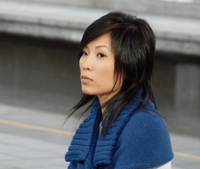 阿桑：从小寄人篱下，凭《一直很安静》走红，结婚前因癌症去世