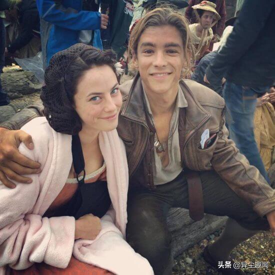 电影沉睡魔咒1王子是谁演的，沉睡魔咒2的王子是谁演的（沉睡魔咒的王子其实是澳洲的阳光小鲜肉）