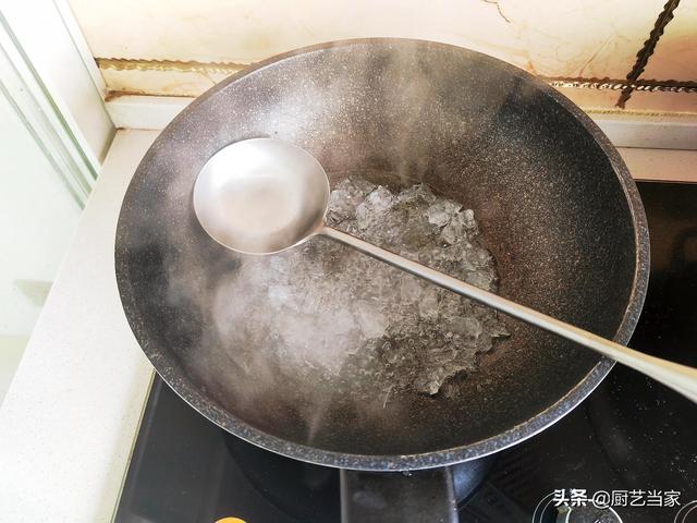 白地瓜怎么做好吃，白地瓜怎么炒好吃又简单（教你用水油混合法做拔丝双色地瓜——从烹饪小白到厨艺高手）