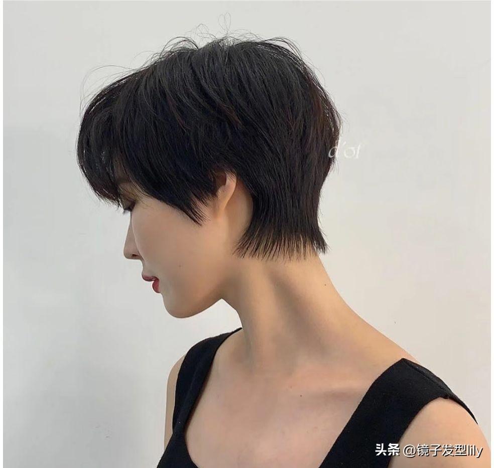 头发多适合的发型女,十款减龄短发烫发