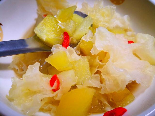 雪莲果的作用与功效，雪莲果的功效与作用百度百科（补水防燥营养高）