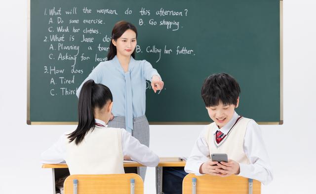 沉迷游戏的孩子怎么办，孩子沉迷游戏了怎么办（教你三招轻松解决）