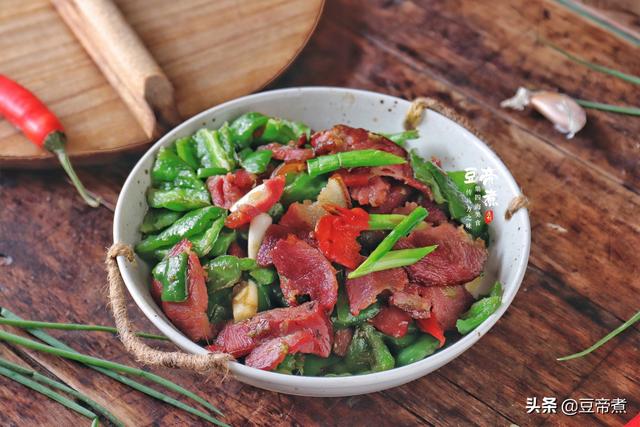 腊肉怎么吃，腊肉怎么吃前怎么处理方法（过年做了那么多腊肉）