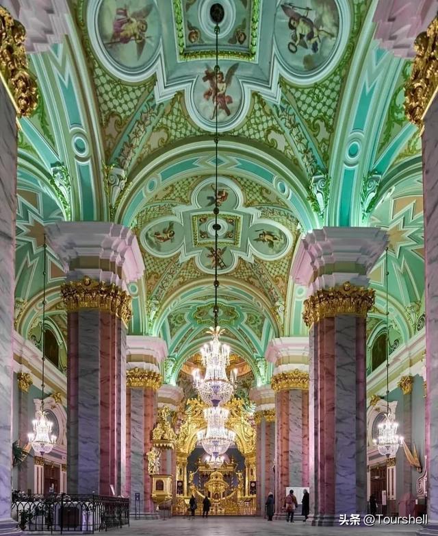 世界上最大的教堂，世界上最大的教堂是什么（圣彼得堡最美丽的教堂）
