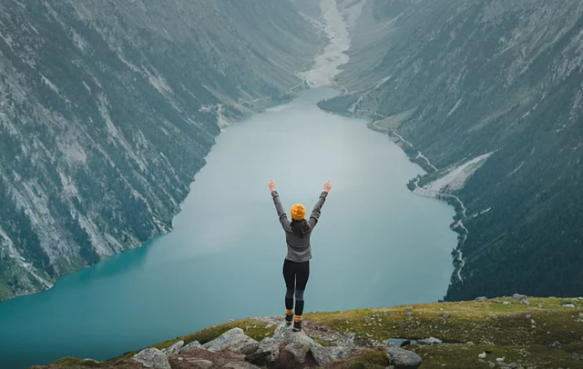 总感觉很孤独怎么办，如何排除孤独感（越接近真正的自由<深度>）