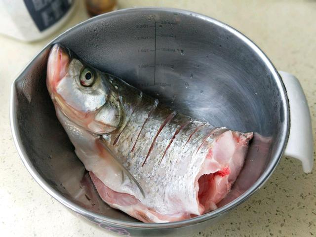 片鱼片的技巧，怎样片鱼片、切鱼生（分享做鱼不腥不破皮的窍门）