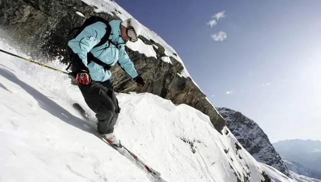高山滑雪从高到低的顺序是什么，高山滑雪从高到低依次顺序是什么（高山滑雪和跳台滑雪有什么区别）