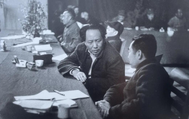 1945年，除了毛朱刘周任五大书记，还有两位候补书记，他们是谁？