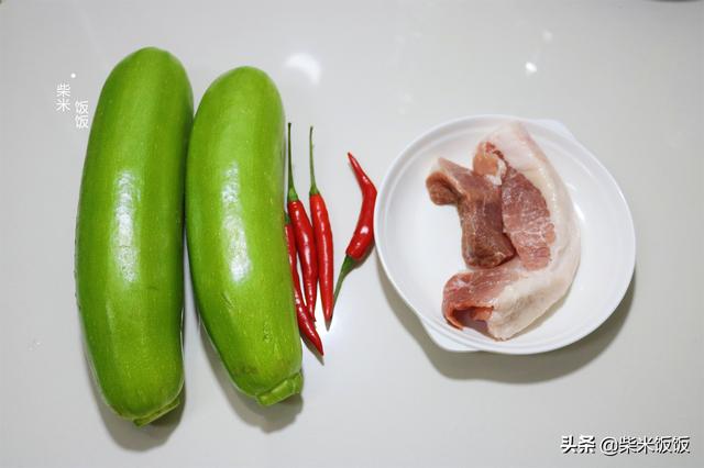 西葫芦要去籽吗，西葫芦还用去籽吗_葫芦需要去籽吗（正是吃这菜的好时候）