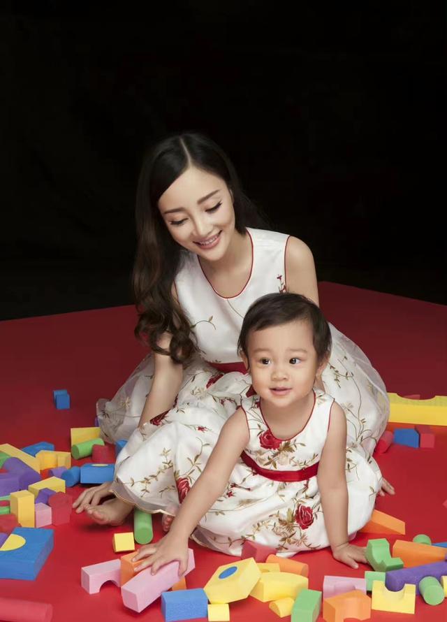 贾乃亮个人资料简介，贾乃亮个人资料简介及家世（再看贾乃亮和李小璐的婚姻）