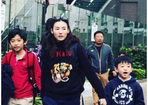 传言谢霆锋跟张柏芝复合王菲又爆出已经怀孕，如果是真的会选择谁