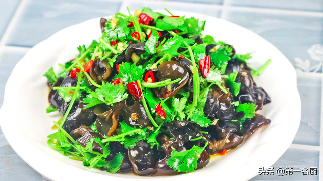 碱性食物排名第一名，世界最强碱性食物排行（也要吃的6种“碱性”菜）