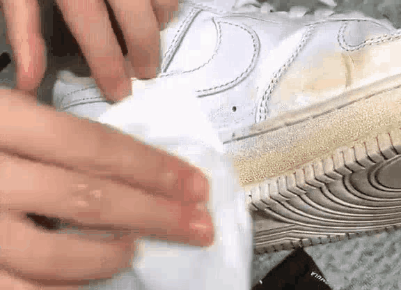 502胶水可以粘鞋子吗（修鞋师傅教你方法）