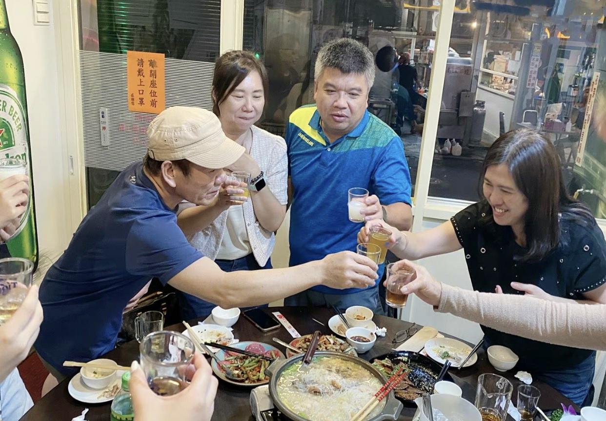 赵传个人资料简介（近日现身餐馆，紧搂小17岁徐怀钰） 第13张