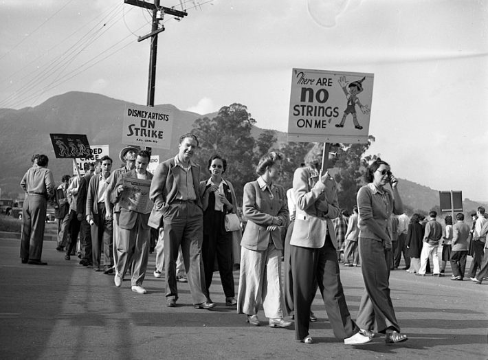 美国迪士尼乐园，美国迪士尼乐园有多好玩（最初是为了建成一座“法西斯的乌托邦”）
