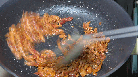 肉炒土豆丝怎么炒好吃，土豆丝炒肉怎样炒好吃（土豆肉丝在家这样做）