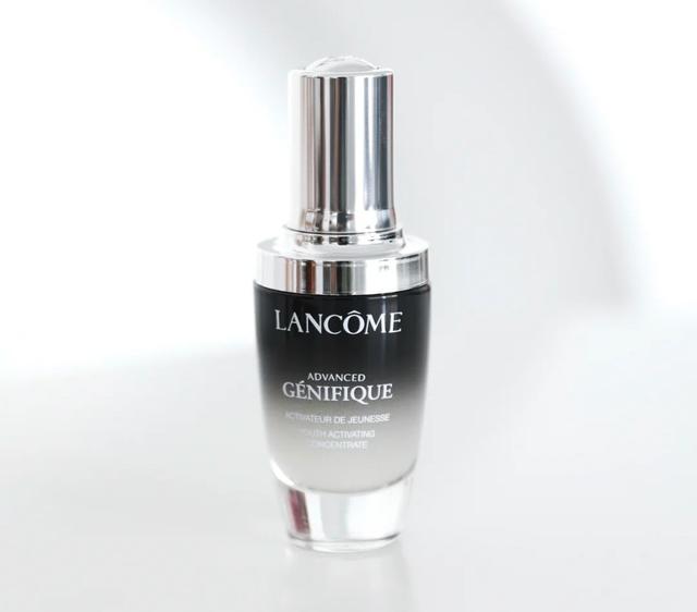 雅诗兰黛小棕瓶成分，雅诗兰黛小棕瓶成分是什么（SK2小灯泡、雅诗兰黛小棕瓶和兰蔻小黑瓶怎么选）