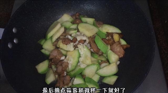 怎样做美味的西葫芦炒肉片，西葫芦炒肉片怎样炒（孩子爱吃的炒肉来啦——西葫芦炒肉片）