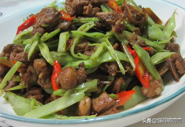 饭豆图片 植株，饭豆图片（此菜叫“峨眉豆”过去农民爱种）