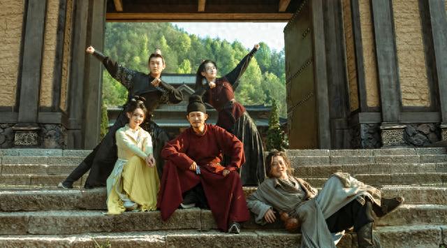 杨志刚演过的电视剧，电视剧火蓝刀锋怎么拍摄了半年呢（杨志刚实锤有第三、第四季）