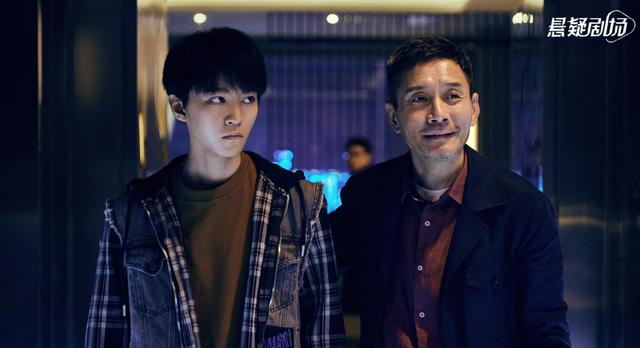 王俊凯厚刘海发型，王俊凯《重生之门》成网络剧5月热度榜榜首