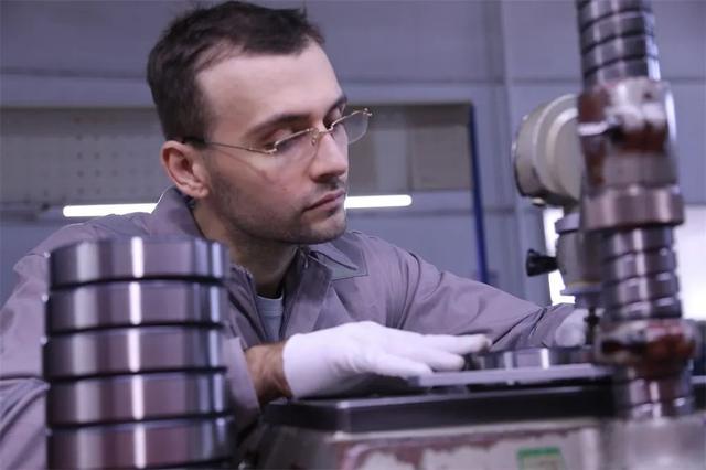 轴承型号与尺寸，滚针轴承用在哪里的比较多（6804轴承尺寸是多少）