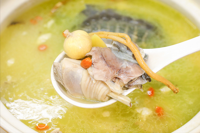炖鸡汤放什么调料，炖鸡都用什么调料好_炖鸡放啥调料好（这5道滋补鸡汤）