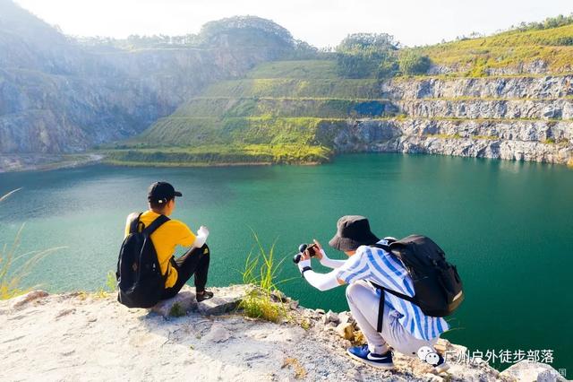 森林天坑怎么下去，迷失森林怎么下天坑（油麻山 防空洞 天坑）