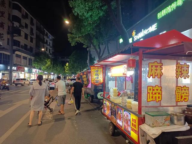 浙江金华有哪些地方有夜市，金华市区夜市有几个（金华金义新区孝顺镇朝晖路上的夜市）