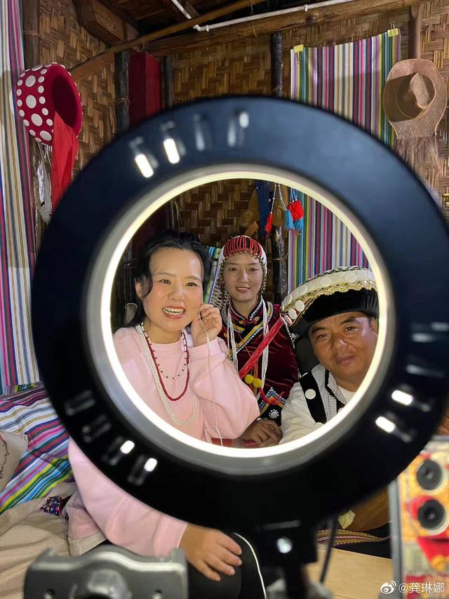 抖音怎么上传音乐，抖音怎么上传本地音乐（龚琳娜：在直播间教民歌）