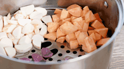 紫薯水煮好还是蒸好，红薯凉水蒸好还是滚水煮好呢