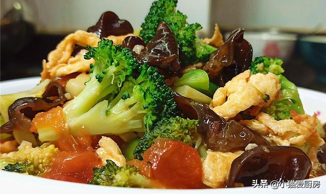 西兰花怎么炒才好吃，1个西蓝花2个鸡蛋