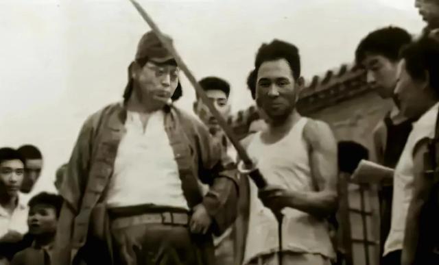 小兵张嘎简介，小兵张嘎简介30个字（《小兵张嘎》里的胖翻译叫王澍）