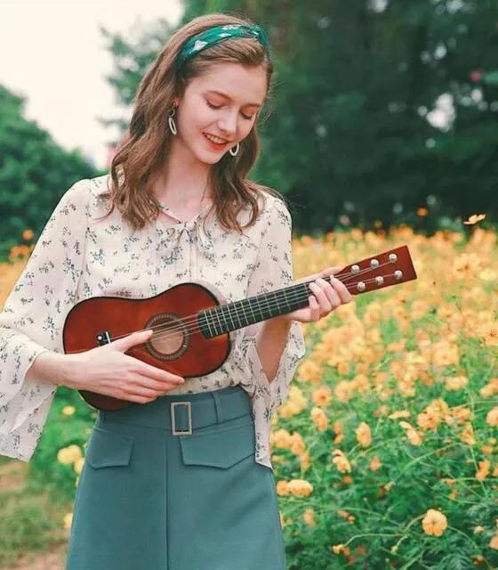 萨凡娜布莱德，萨凡娜是电影不要回头的女主角吗（秀色空绝世却清醒独立的精灵仙子）