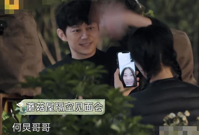 那英带女儿现身英国金店，带15岁女儿逛奢侈品店