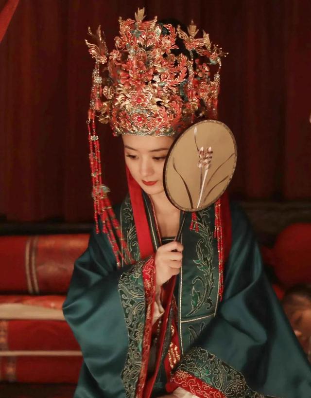 同样在剧里结婚，身着凤冠霞披，鞠婧祎居然不是排名第一