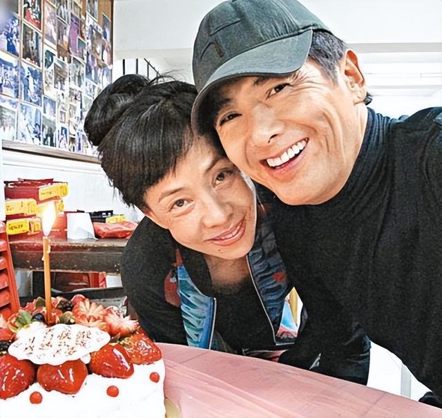 周润发的生活婚姻状况，周润发和余安安：离婚38年