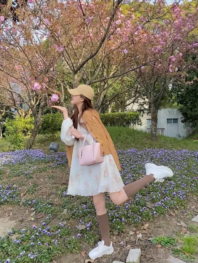 去海边穿什么鞋子合适，去海边沙滩穿什么鞋最合适（今夏最火的4双新鞋）