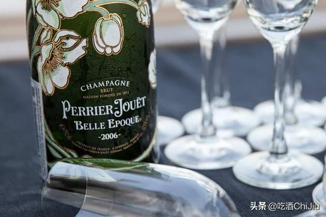 香槟和红酒的味道一样吗，香槟和葡萄酒味道一样吗（“香槟”跟“起泡酒”）