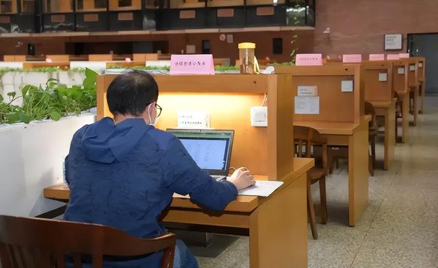 寒门学子和“官二代”的差距，就算同上清华也无法消弭，无奈躺平