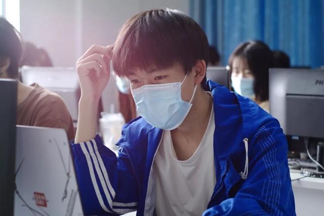 学生成长记录册怎么写，成长记录册怎么写（盐城北大青鸟学子成长手册丨记录生活）