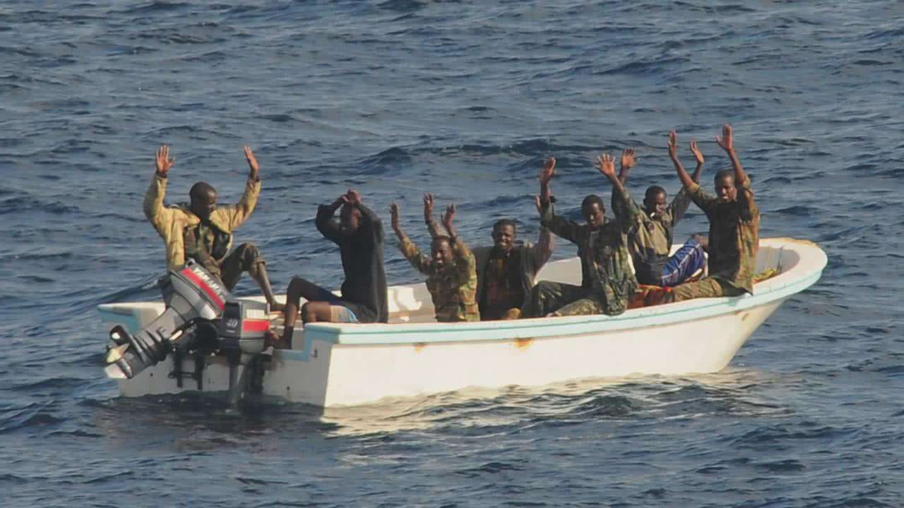 海盗来了盯着一个人打(2009年索马里海盗拦截中国船只) 